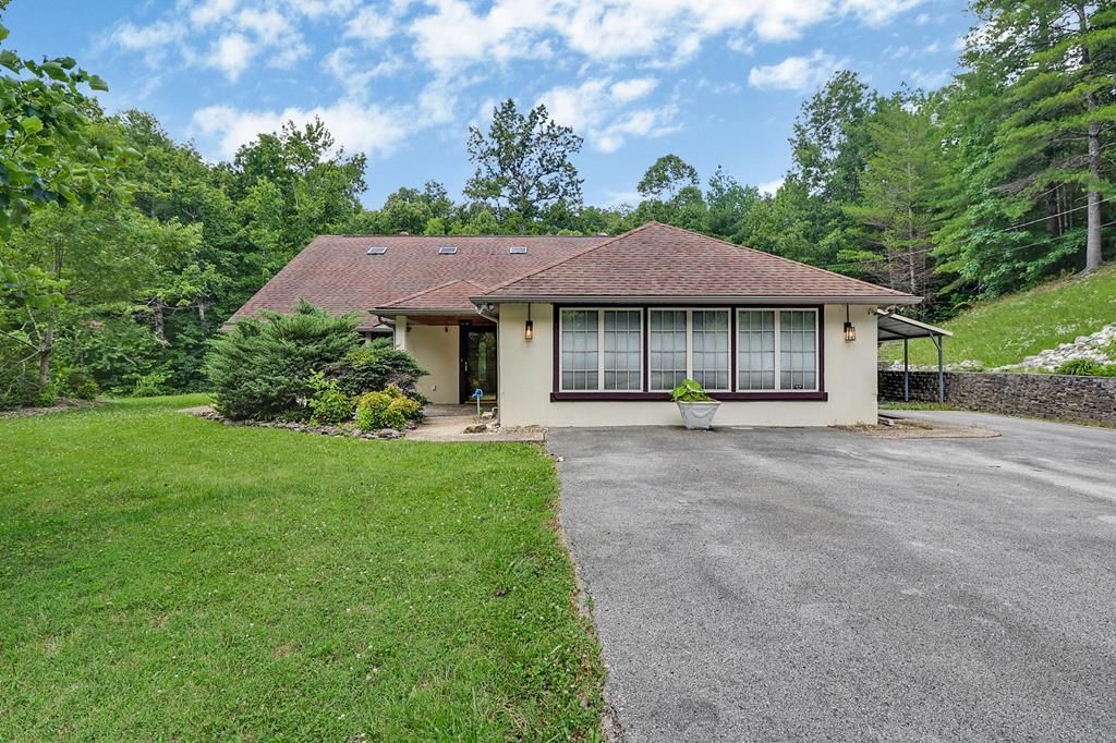 395 Ashley Ln., Oneida, TN 38556 Main Photo