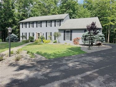8 Silver Birch Court, New Hartford, NY 13413