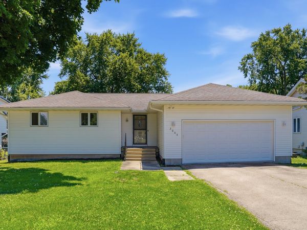 2004 W 4th Street , Dixon, IL 61021