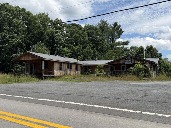 11 Grampys Ln, Forest Hill, WV 24935