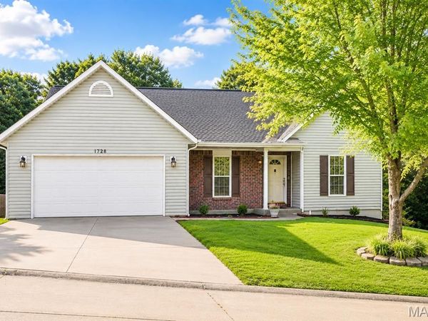 1328 Oakwood Street, Jackson, MO 63755