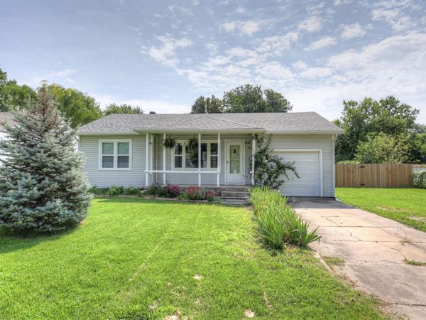 1836 Hazel Avenue , Carthage, MO 64836