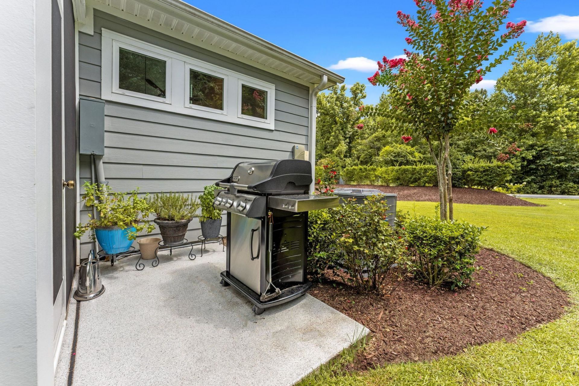 2401 Thoroughfare Dr. Photo 32