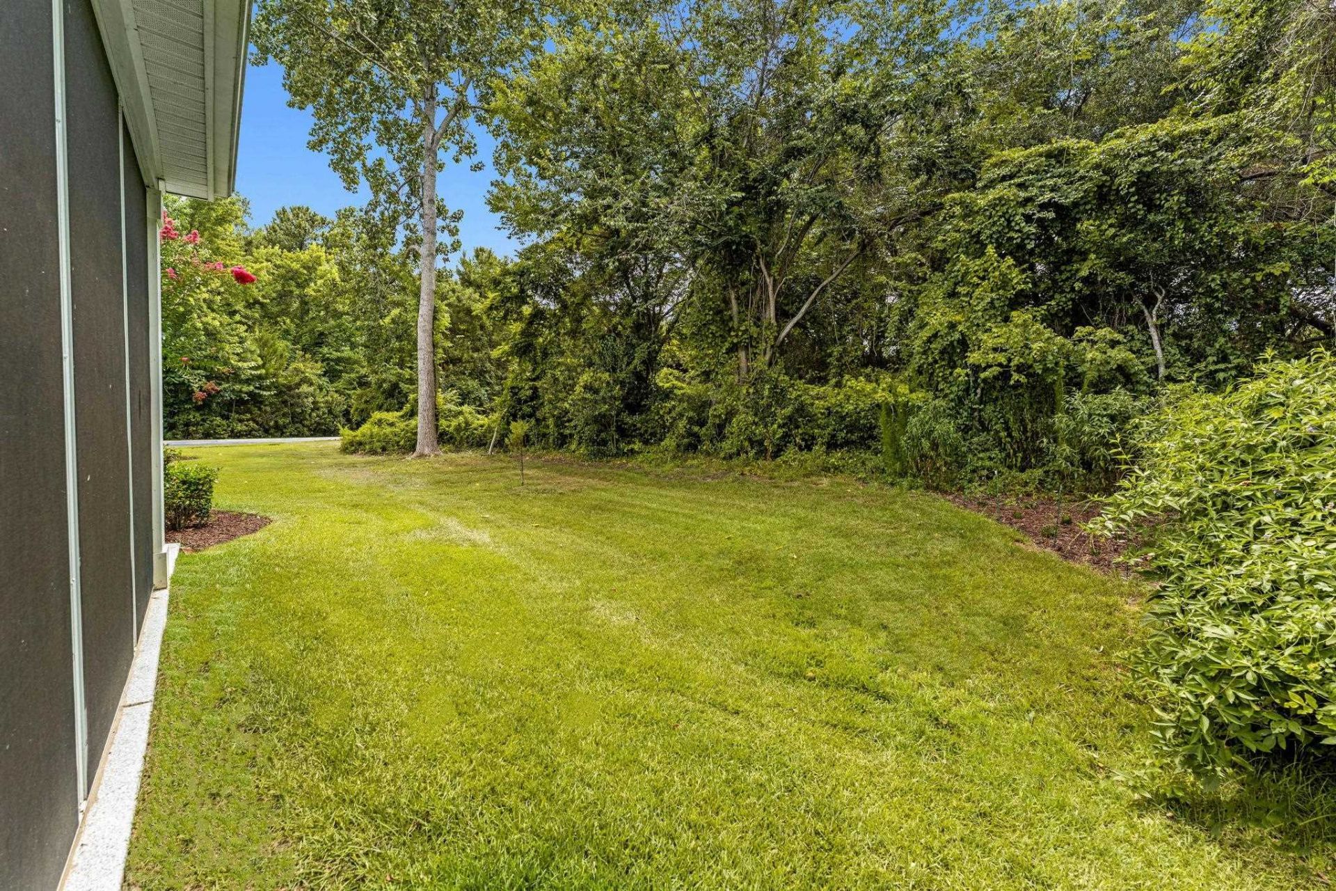 2401 Thoroughfare Dr. Photo 33