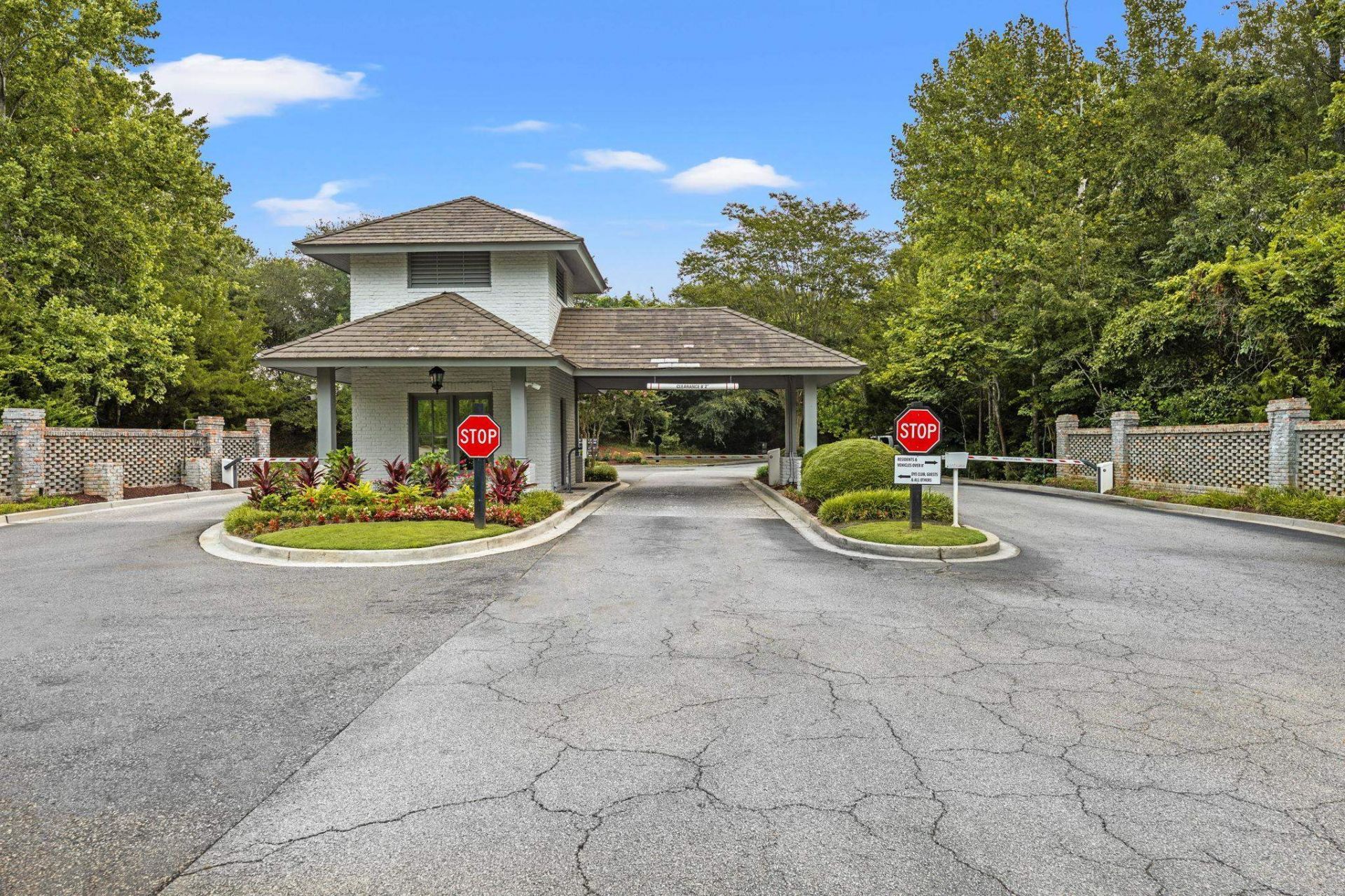 2401 Thoroughfare Dr. Photo 43