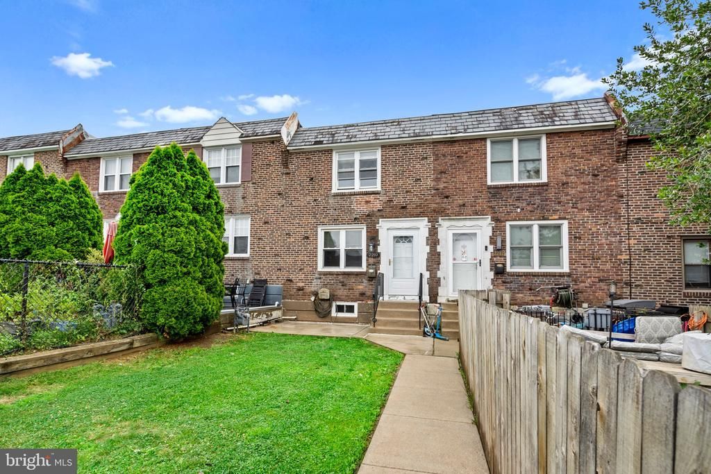 2210 DERMOND AVENUE , UPPER DARBY, PA 19082