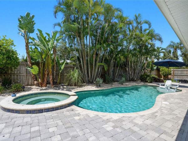 1122 45TH AVENUE NE, ST PETERSBURG, FL 33703