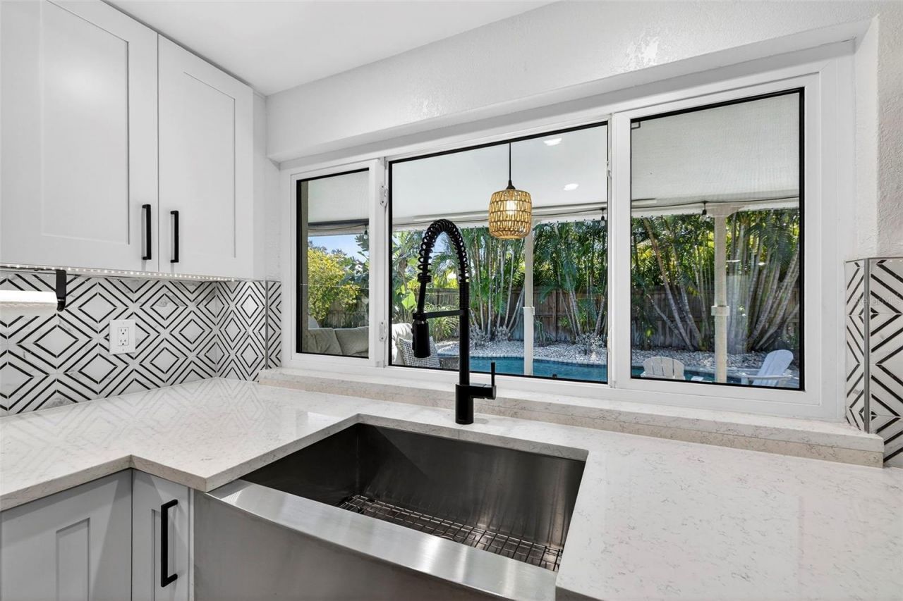 1122 45th Avenue Ne, Saint Petersburg, FL 33703 Photo