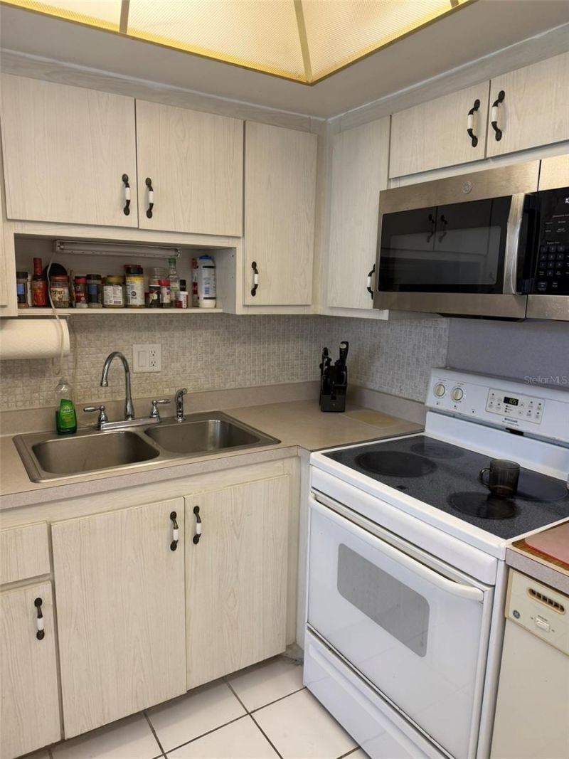 8100 Dr Martin Luther King Jr Street N, Unit 208, Saint Petersburg, FL 33702 Photo