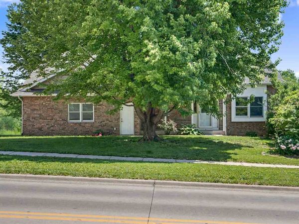 923 12th Ave, Coralville, IA 52241