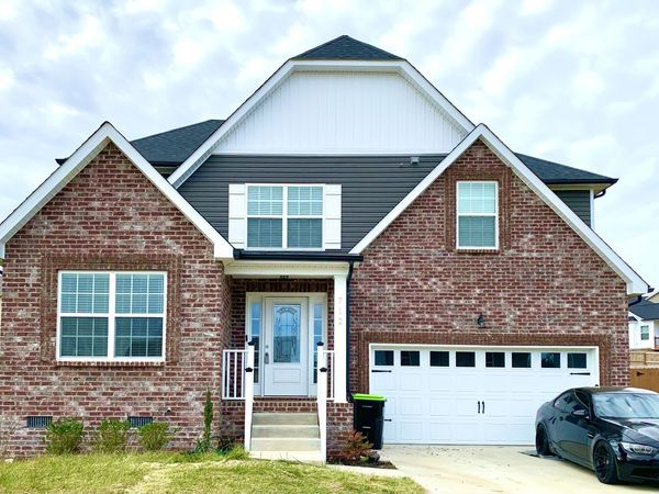 712 Banister Dr , Clarksville, TN 37042