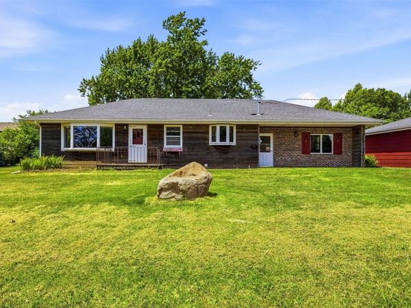 2750 10th Street , Marion, IA 52302