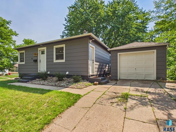 1000 Tabbert Cir, Sioux Falls, SD 57103