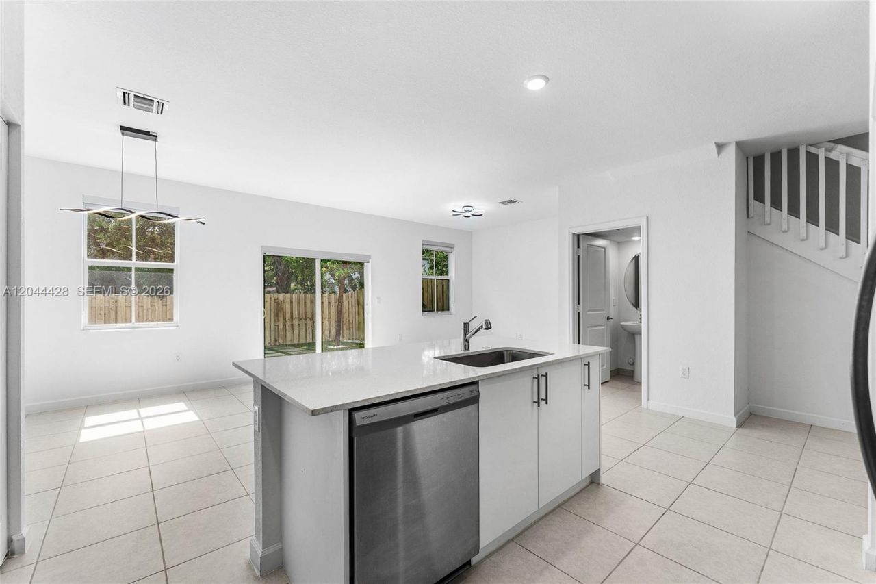 4669 NW 118th Ave , Coral Springs, FL 33076 Photo