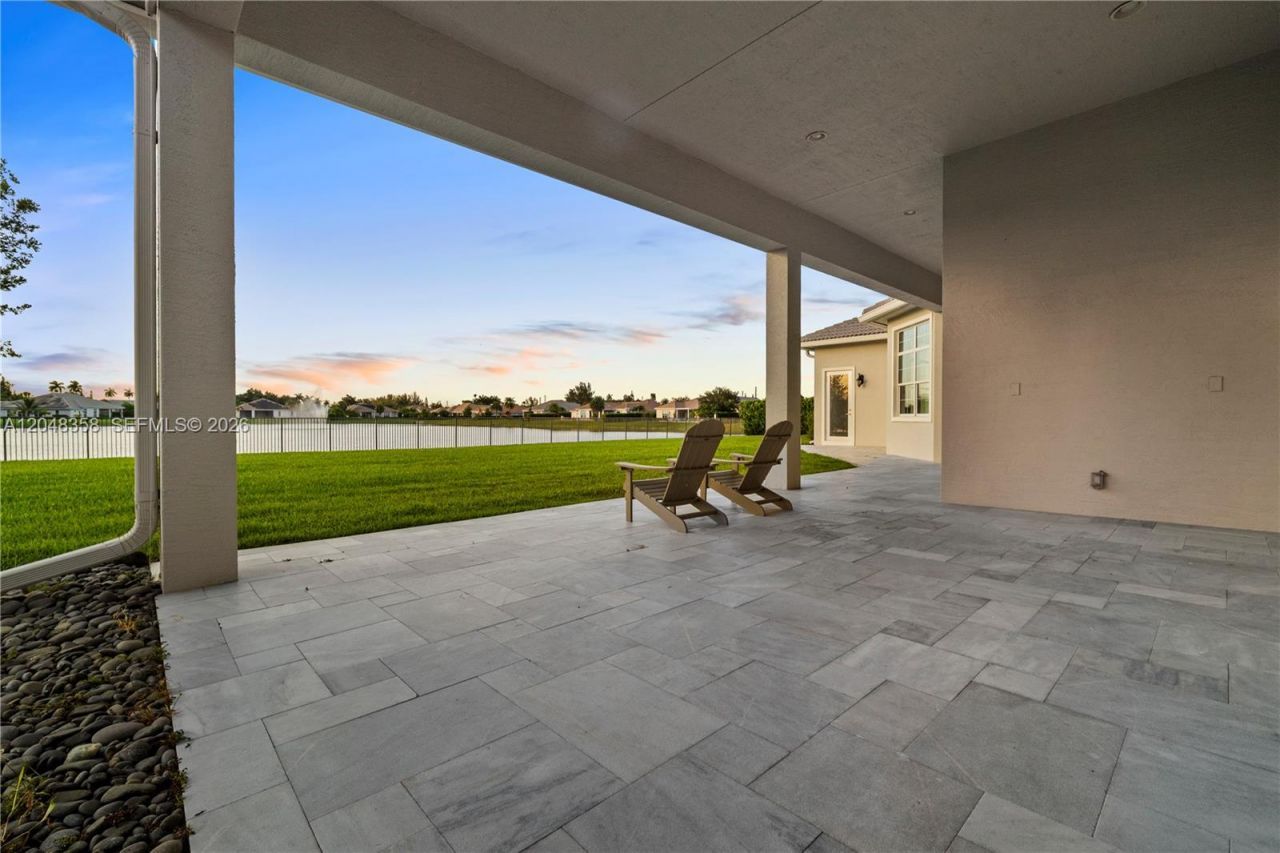 5301 S Sterling Ranch Cir, Davie, FL 33314 Photo