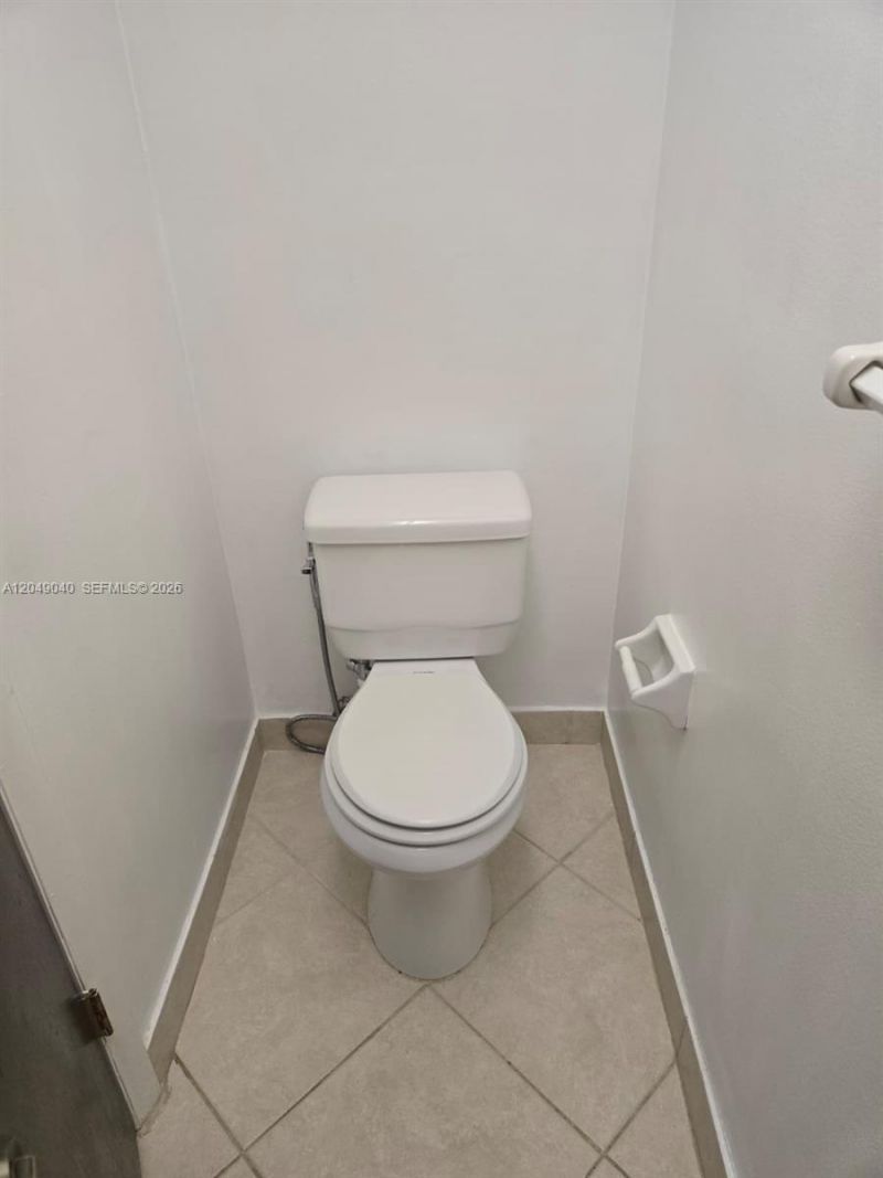 3690 Inverrary Dr , Unit 2Q, Lauderhill, FL 33319 Photo