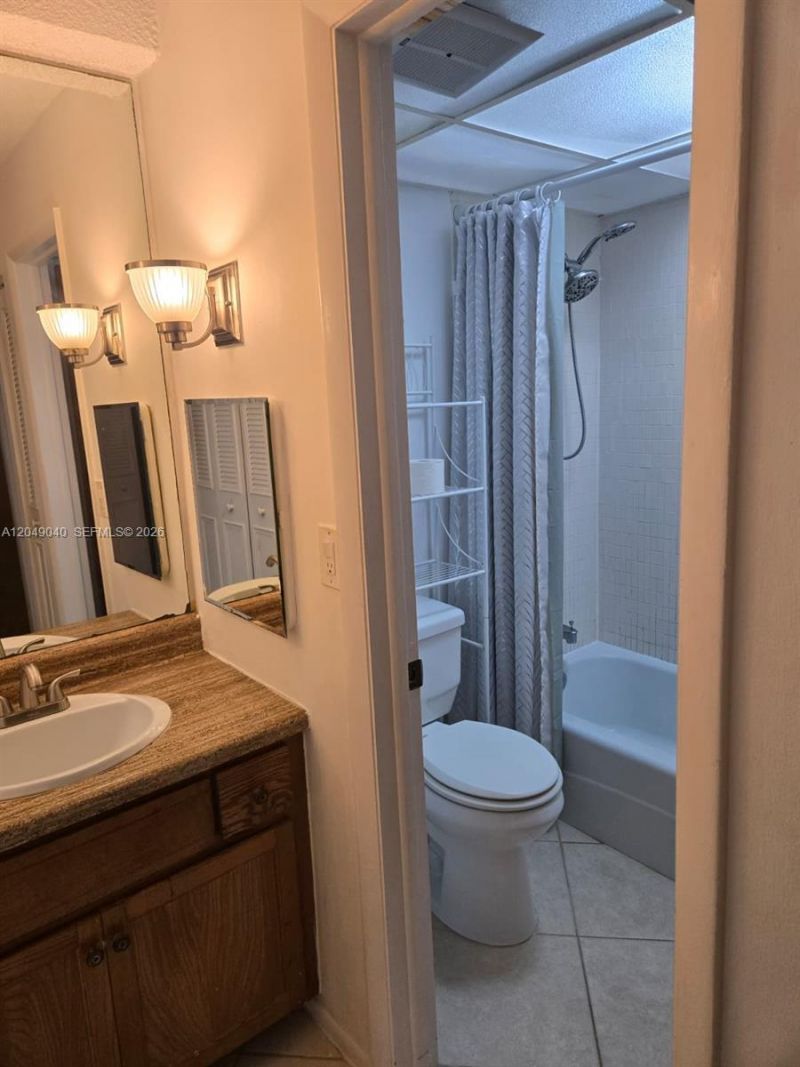 3690 Inverrary Dr , Unit 2Q, Lauderhill, FL 33319 Photo