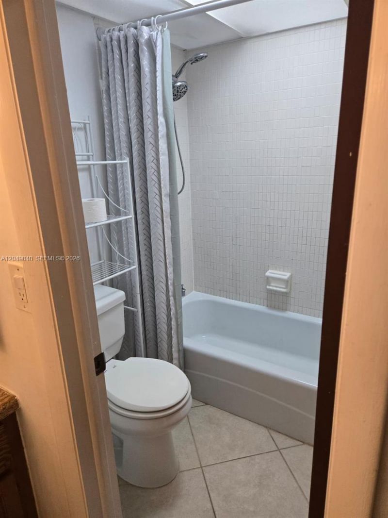 3690 Inverrary Dr , Unit 2Q, Lauderhill, FL 33319 Photo