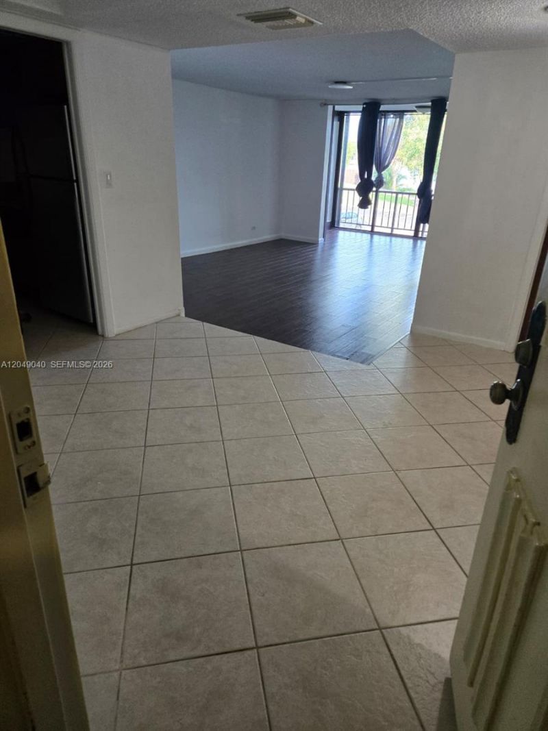 3690 Inverrary Dr , Unit 2Q, Lauderhill, FL 33319 Photo