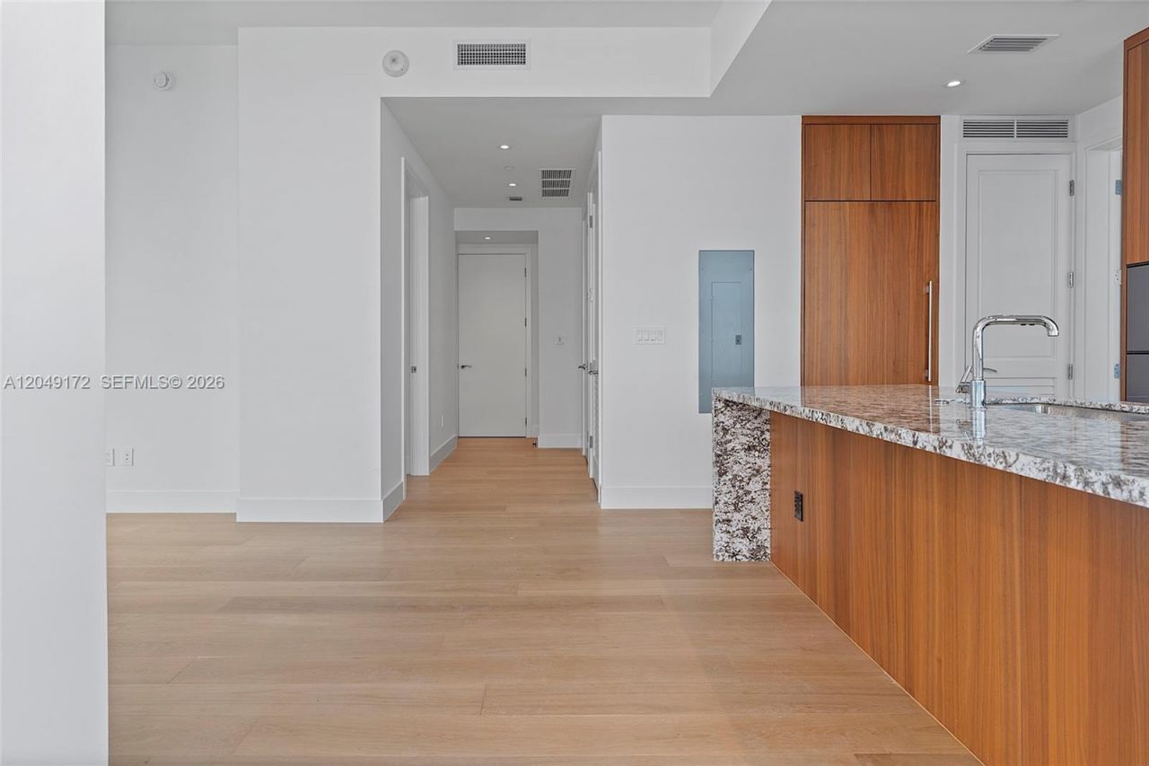 175 SE 25th Rd , Unit 1003, Miami, FL 33129 Photo