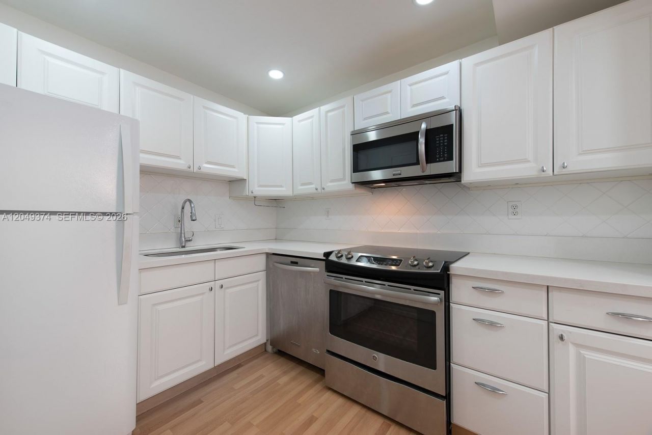 800 West Ave , Unit 631, Miami Beach, FL 33139 Photo