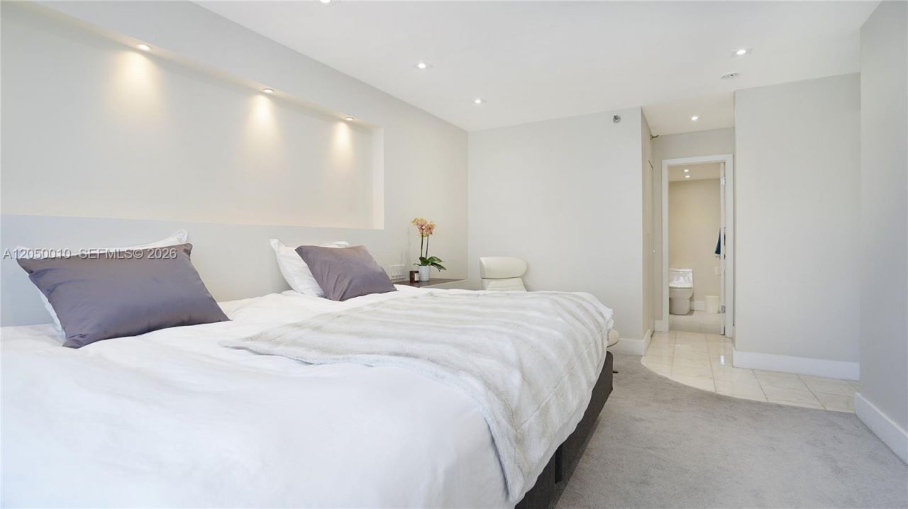 4301 Collins Ave , Unit 403, Miami Beach, FL 33140 Photo