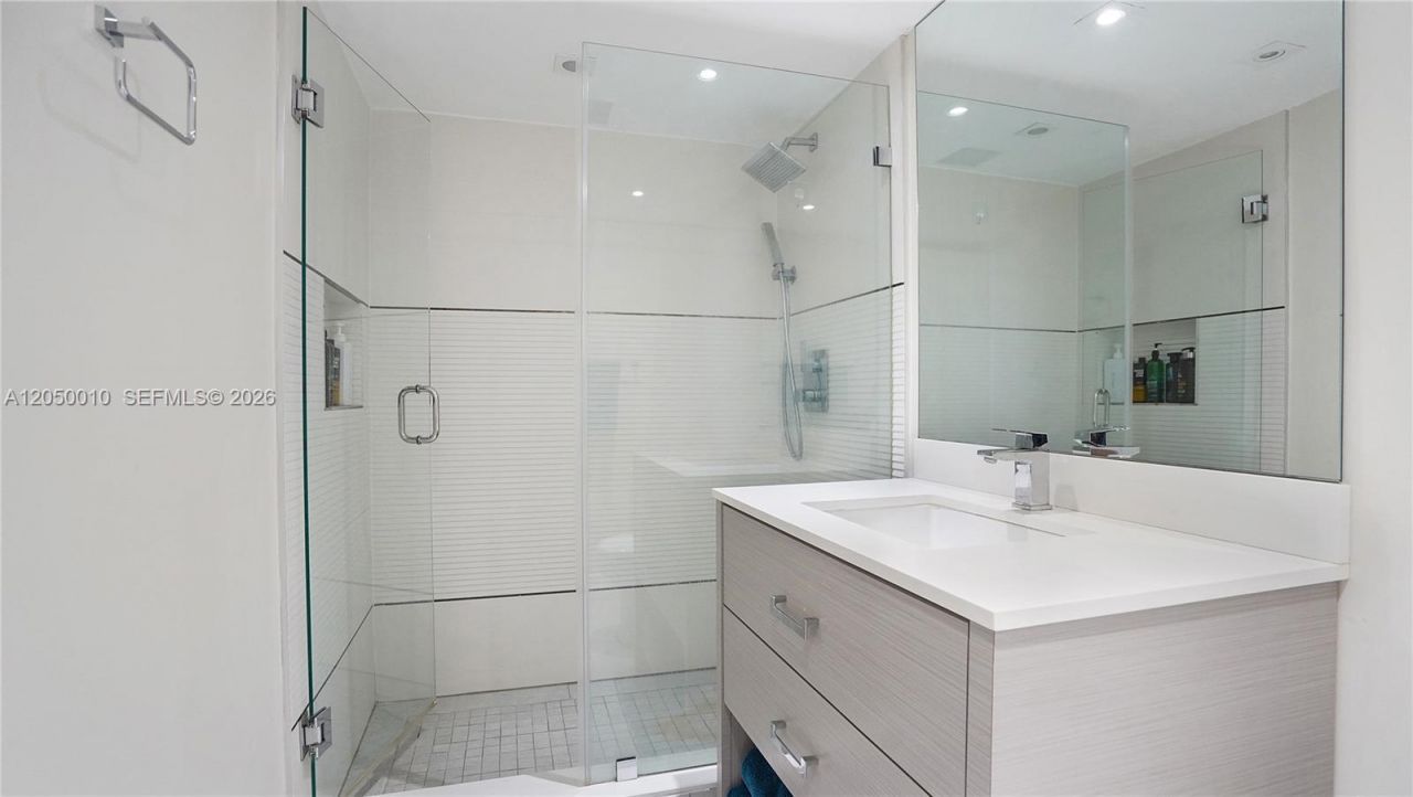 4301 Collins Ave , Unit 403, Miami Beach, FL 33140 Photo