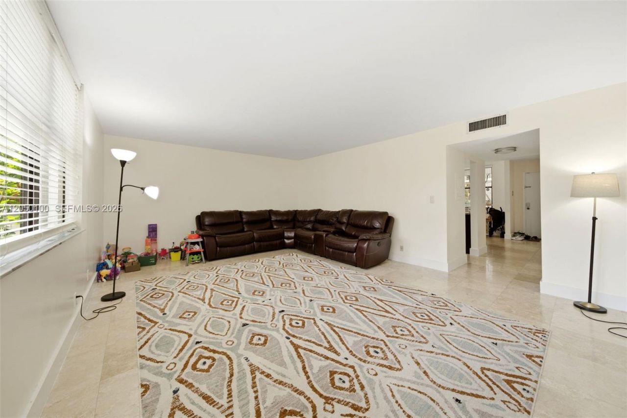 3440 NE 192nd St , Unit 1P-A, Aventura, FL 33180 Photo