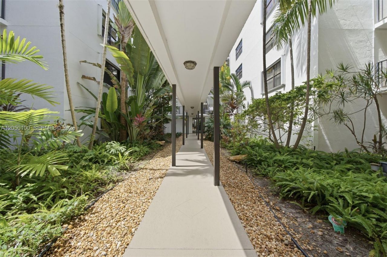 3440 NE 192nd St , Unit 1P-A, Aventura, FL 33180 Photo