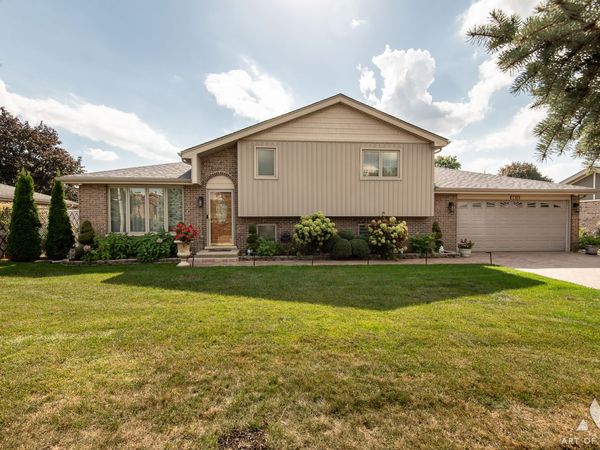 8611 W 75 Street , Justice, IL 60458