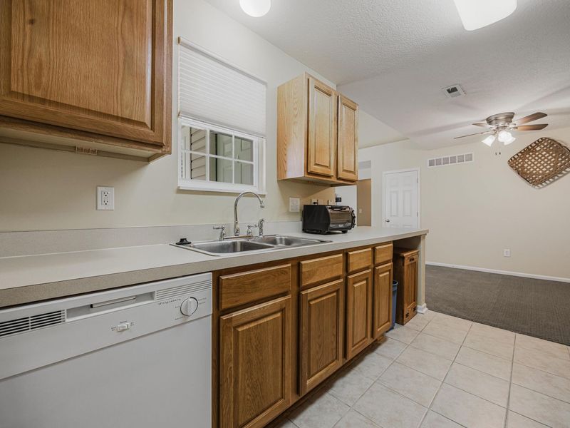 713 Kildow Court, Ashville, OH 43103 Photo 11