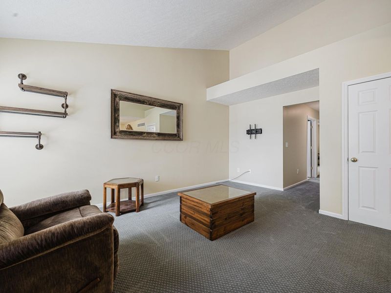 713 Kildow Court, Ashville, OH 43103 Photo 3