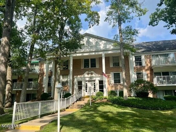 5679 Monroe Street, Sylvania, OH 43560