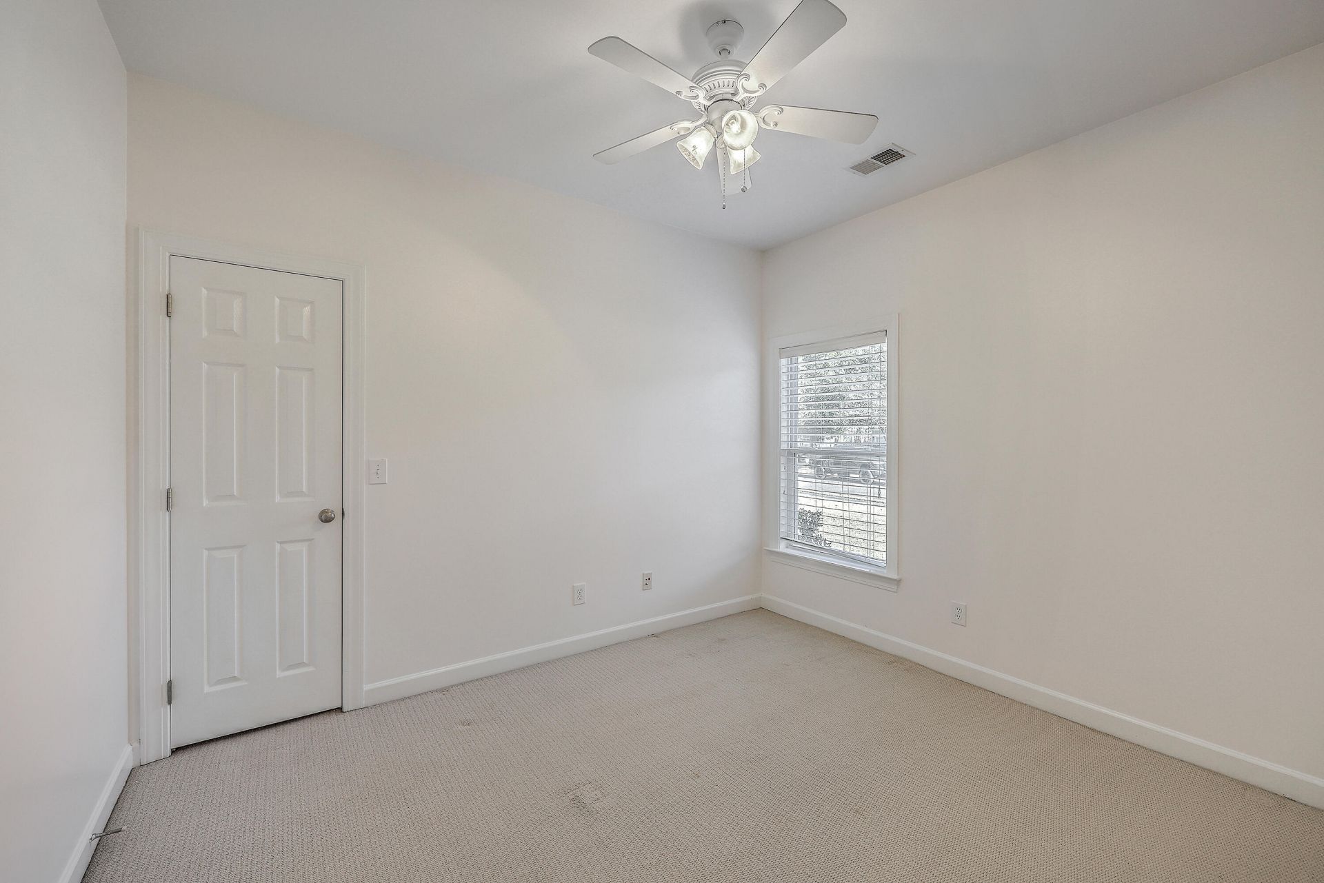 101 Duck Pond Court Photo 20