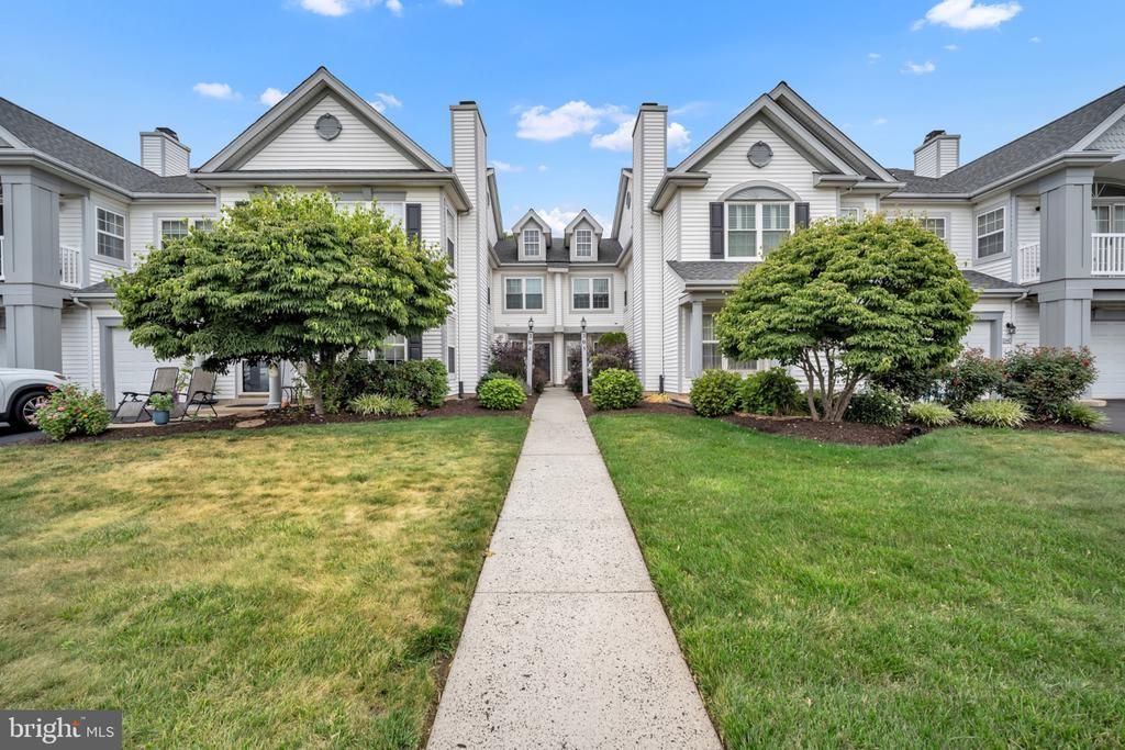 305 CROSSROADS DRIVE, WARWICK, PA 18974
