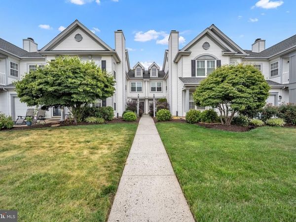 305 CROSSROADS DRIVE, WARWICK, PA 18974