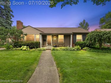 13154 Lasalle Boulevard, Huntington Woods, MI 48070