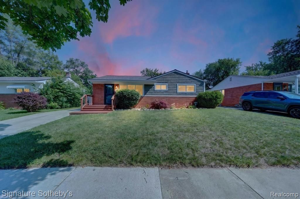300 W Yale Avenue, Pontiac, MI 48340 Main Photo