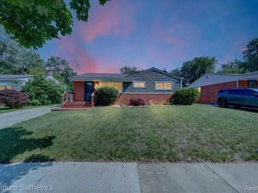 300 W Yale Avenue, Pontiac, MI 48340