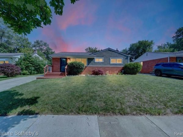 300 W Yale Avenue, Pontiac, MI 48340
