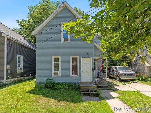 238 Travis Street NE, Grand Rapids, MI 49505