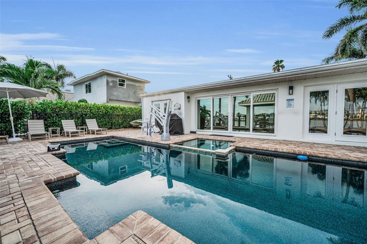 16353 Redington Drive, Redington Beach, FL 33708 Photo