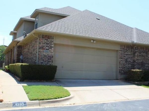 1230 Woodland Park Drive, Hurst, TX 76053