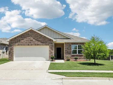 5300 Shady Springs Trail , Fort Worth, TX 76179