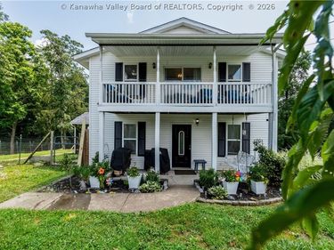 260 Village Lane, Milton, WV 25541