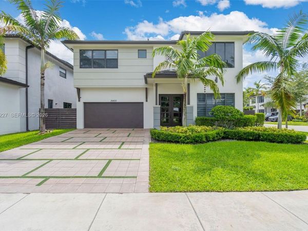 15455 NW 88th Ct , Miami Lakes, FL 33018