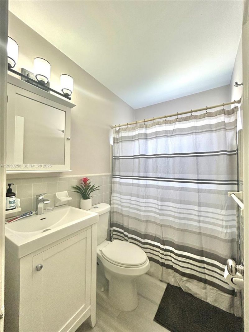416 Bayberry Dr , Plantation, FL 33317 Photo