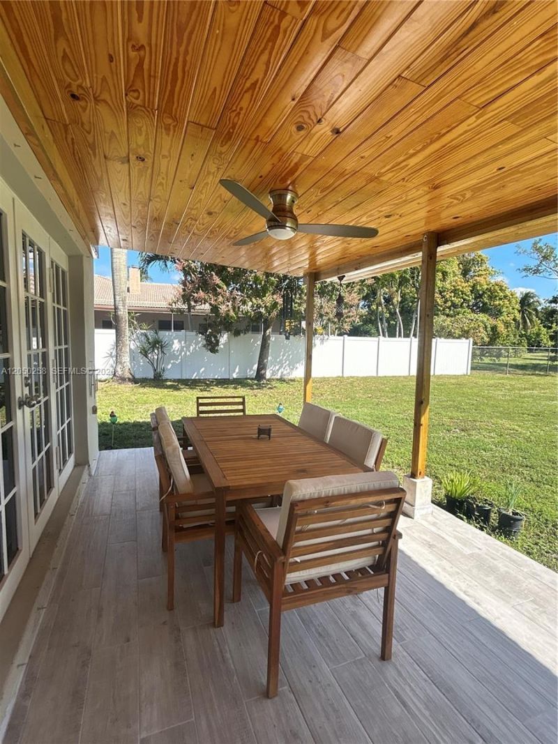 416 Bayberry Dr , Plantation, FL 33317 Photo