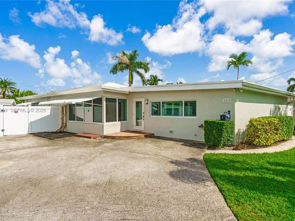 2424 NE 18th Ave , Wilton Manors, FL 33305