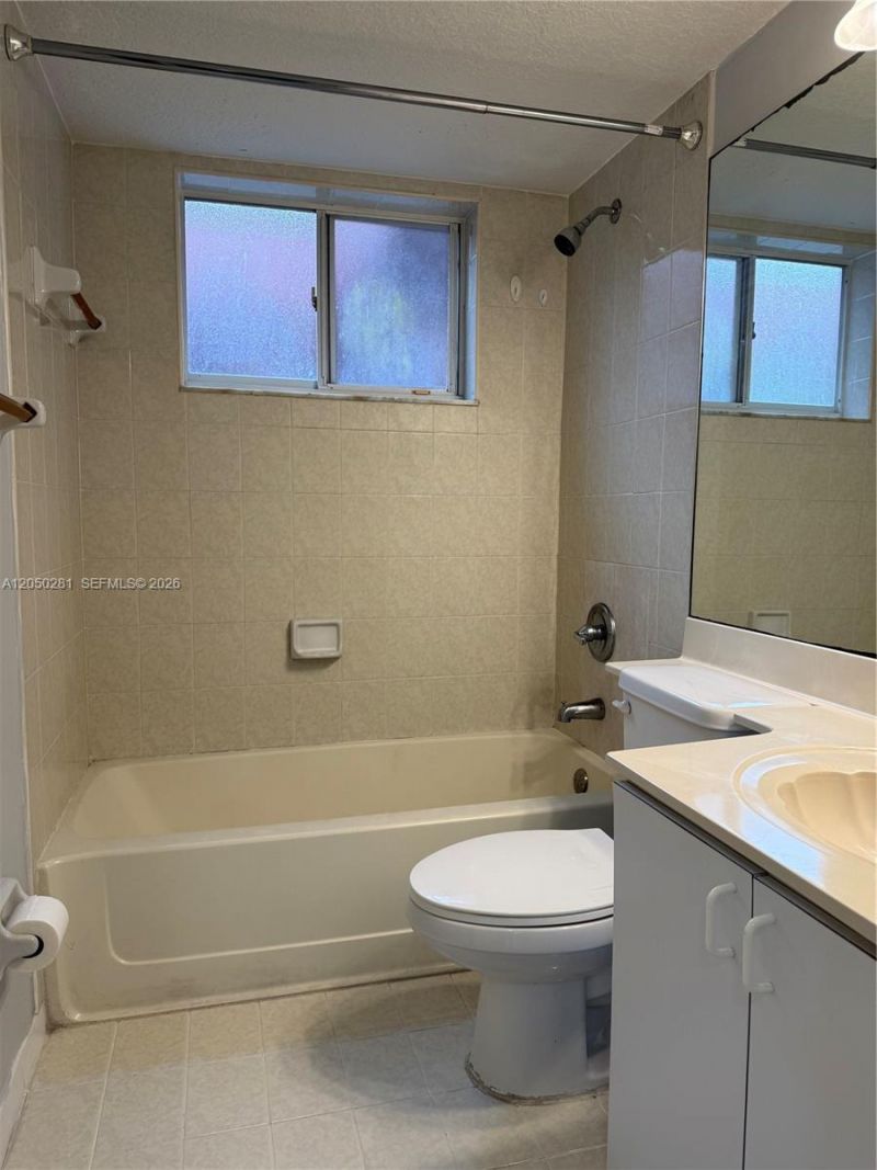 2390 W 74th St, Unit 202, Hialeah, FL 33016 Photo